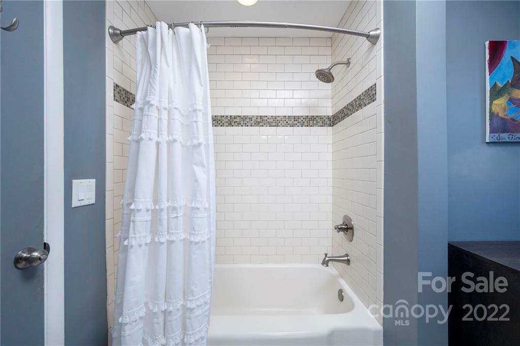 32 Marlowe Drive Asheville NC 28801