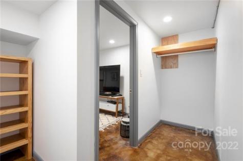 32 Marlowe Drive Asheville NC 28801