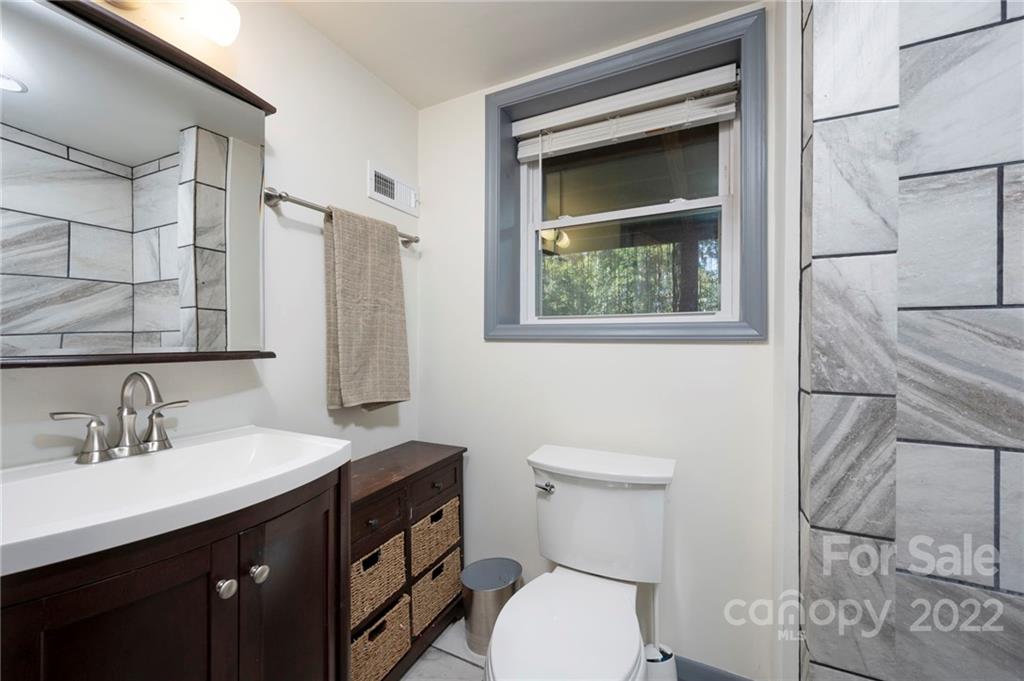 32 Marlowe Drive Asheville NC 28801