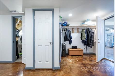 32 Marlowe Drive Asheville NC 28801