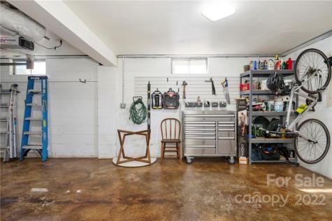 32 Marlowe Drive Asheville NC 28801