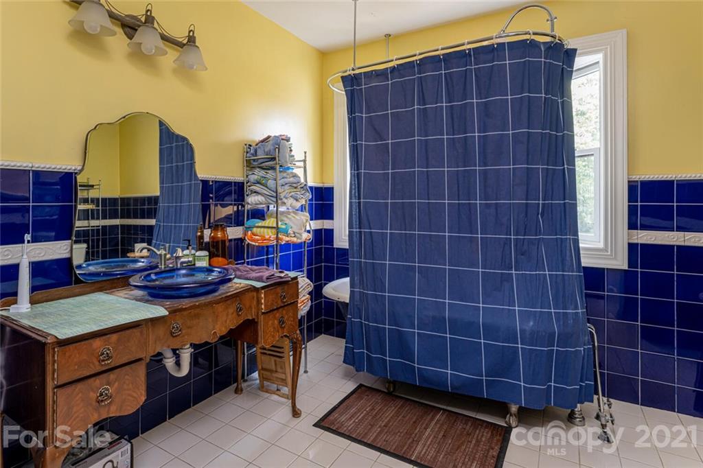 18 Perrion Avenue Weaverville NC 28787