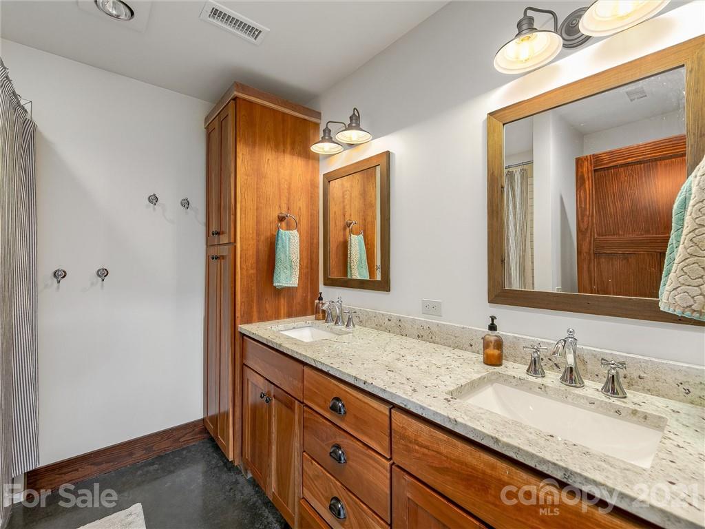 14 Honey Meadow Lane Candler NC 28715