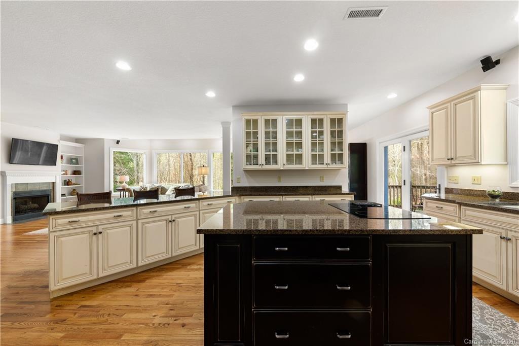 32 Ravenwood Drive Fletcher NC 28732