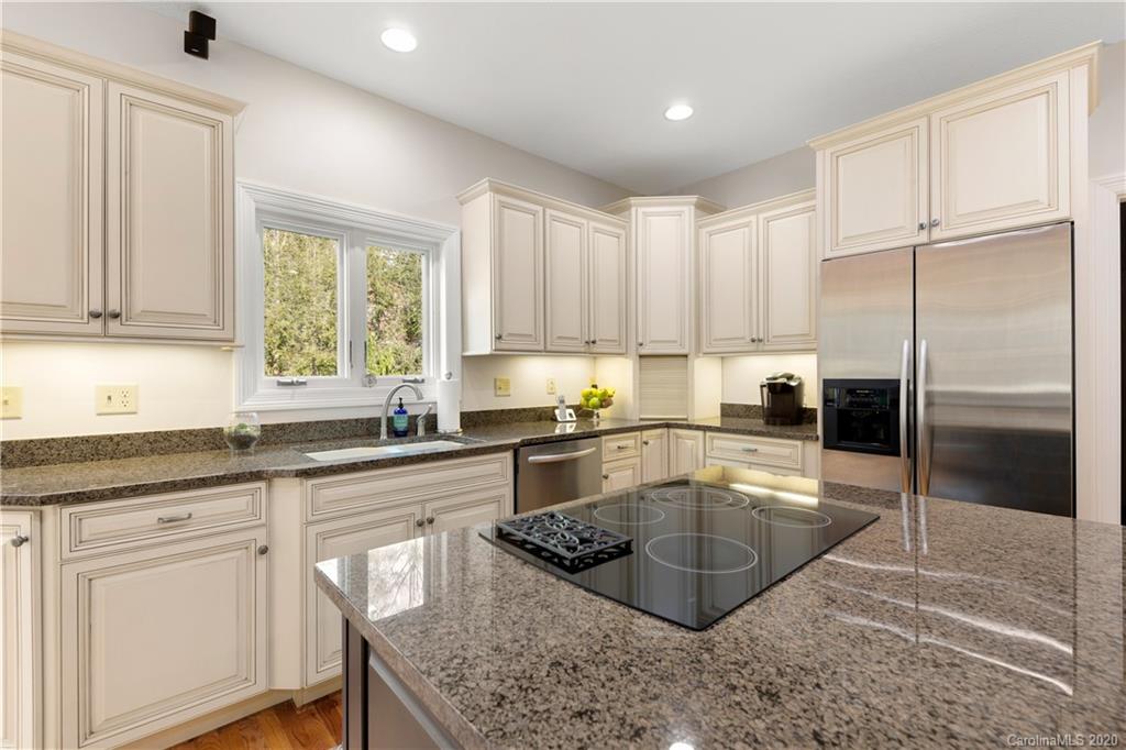 32 Ravenwood Drive Fletcher NC 28732