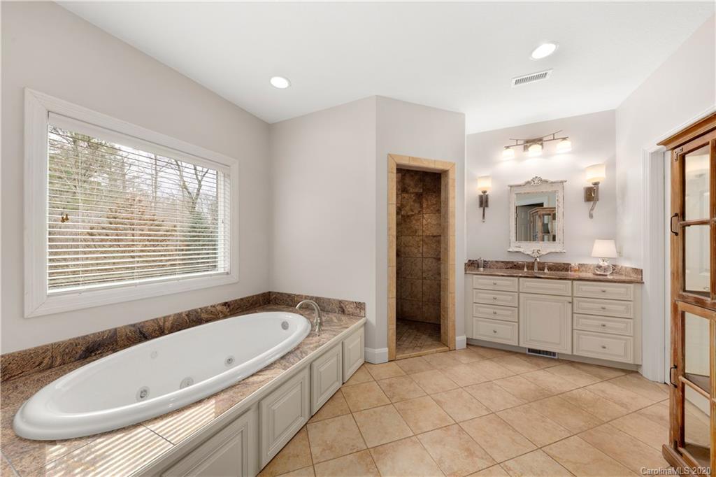 32 Ravenwood Drive Fletcher NC 28732