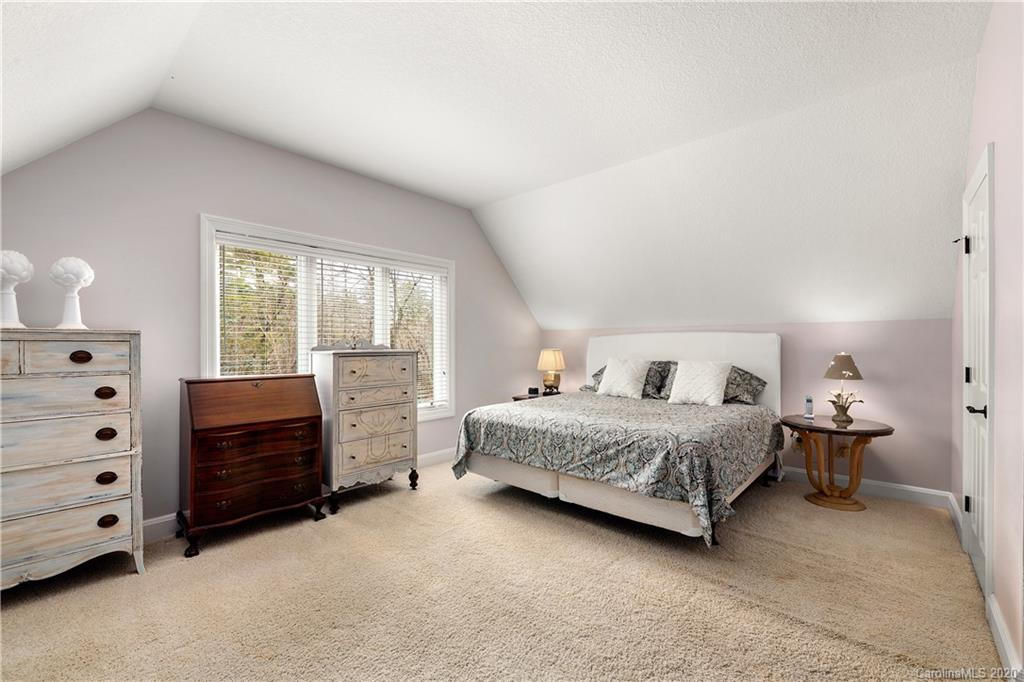 32 Ravenwood Drive Fletcher NC 28732