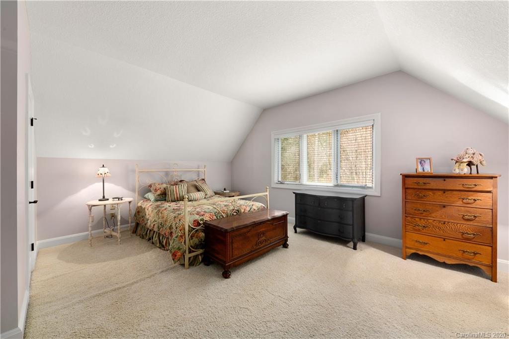 32 Ravenwood Drive Fletcher NC 28732