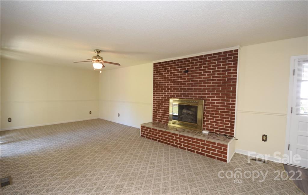 869 Hardscrabble Road Burnsville NC 28714