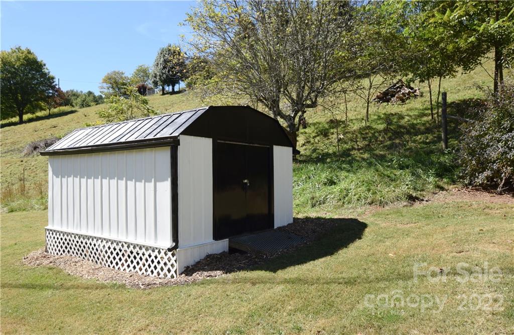 869 Hardscrabble Road Burnsville NC 28714