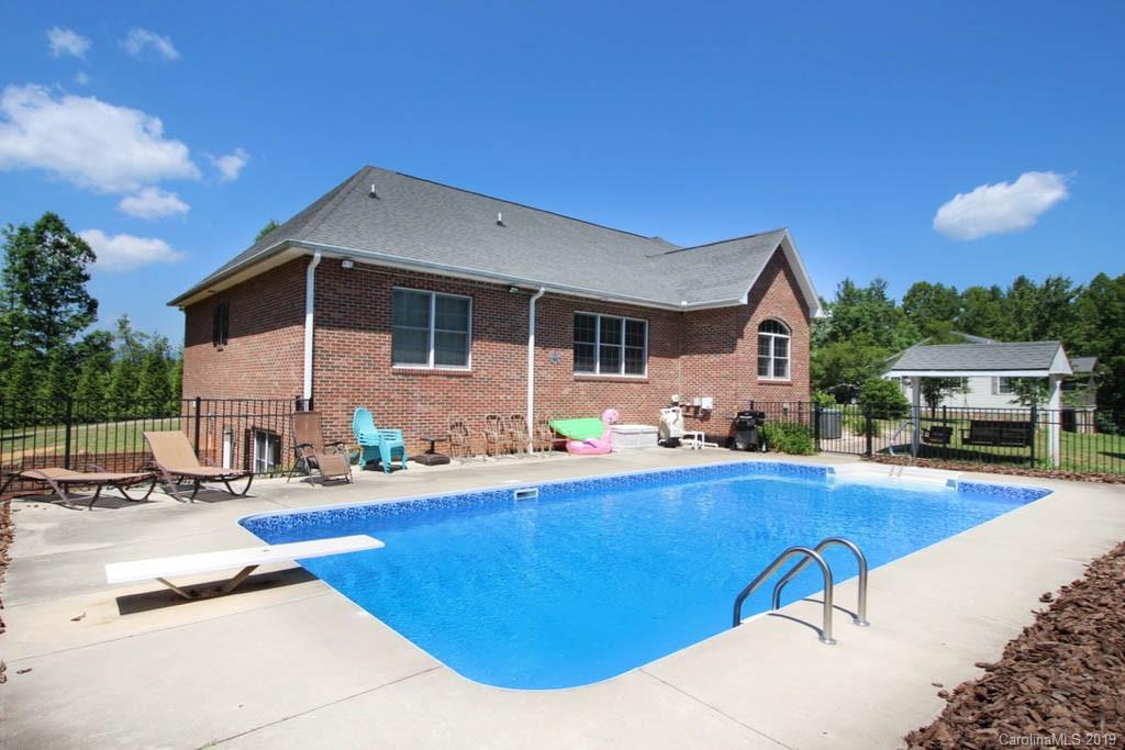 2746 Cardinal Lane Morganton NC 28655