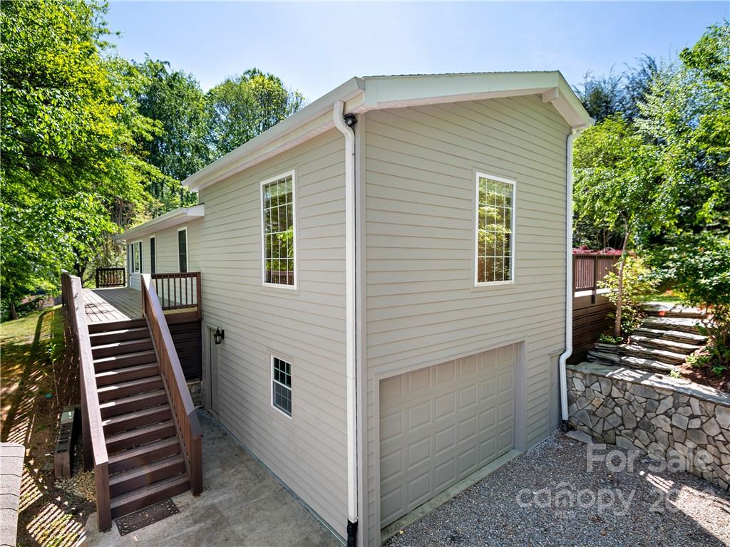 20 Sharpes Cove Road Leicester NC 28748