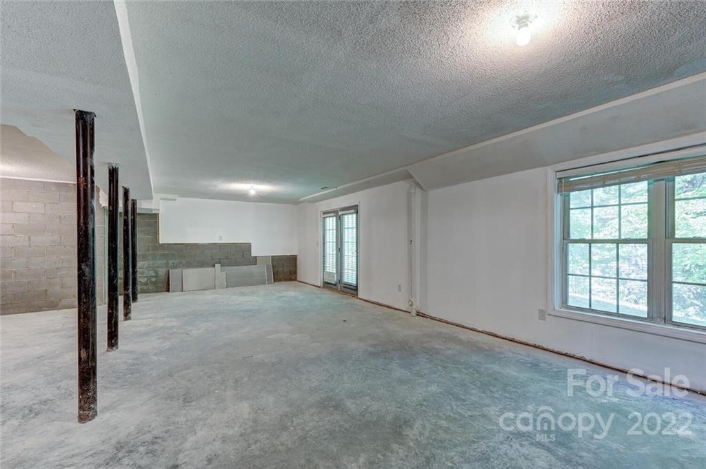 14 Wyntree Drive Asheville NC 28803