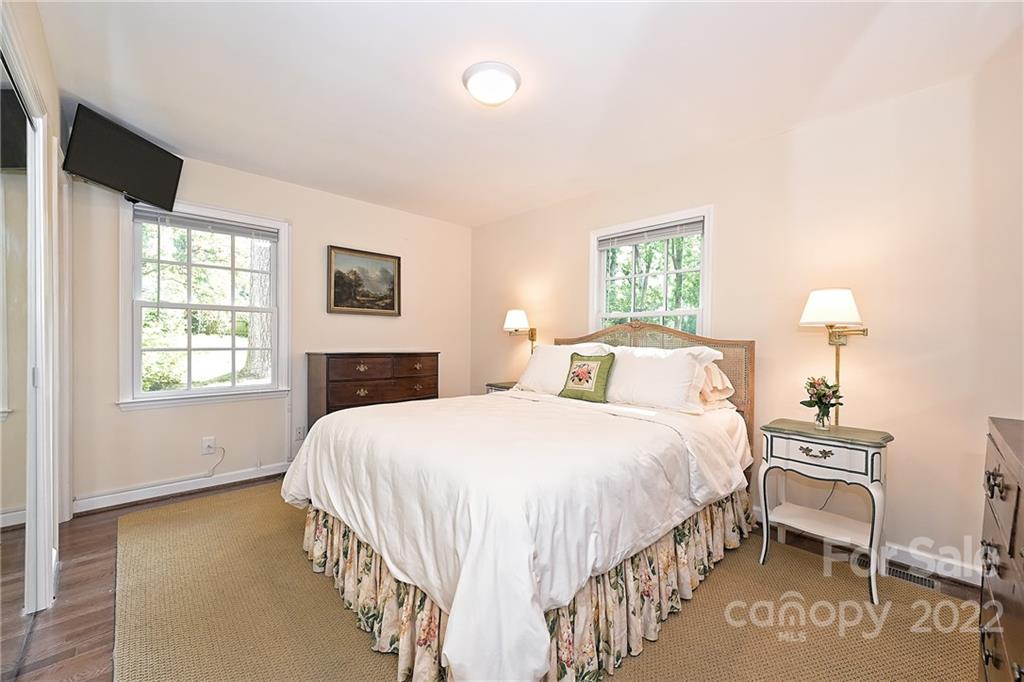 3827 Severn Avenue Charlotte NC 28210
