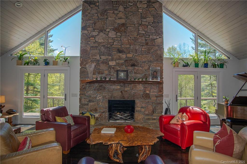 1261 Charlie Brown Road Burnsville NC 28714