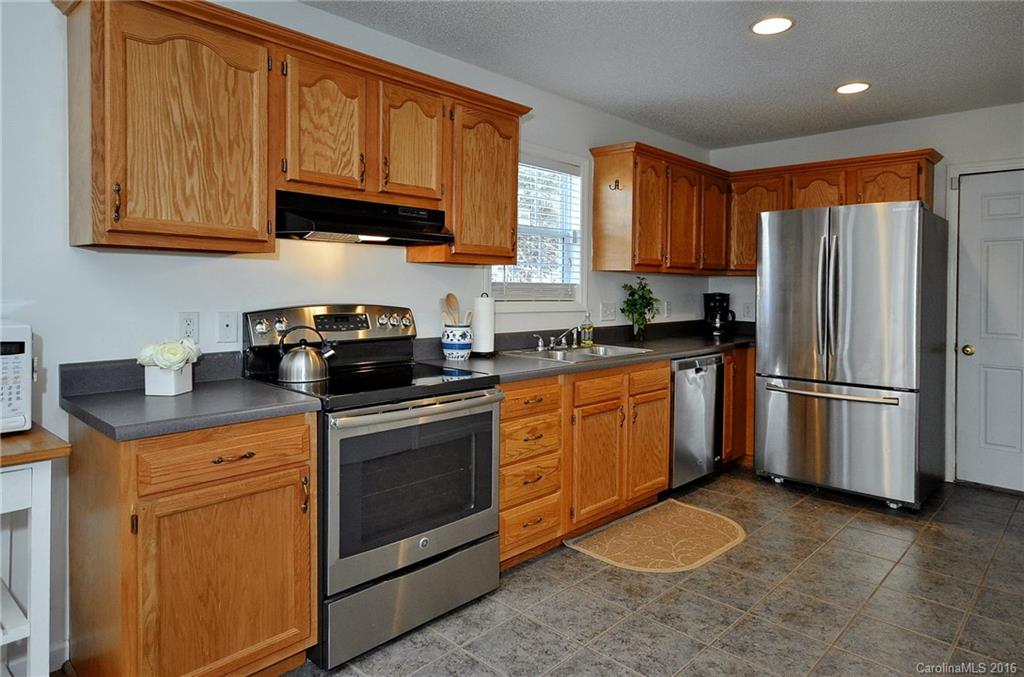 4 Barclay Road Candler NC 28715