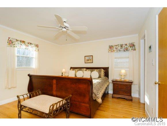 20 Deanwood Circle Asheville NC 28803