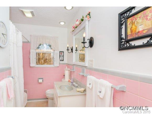 20 Deanwood Circle Asheville NC 28803