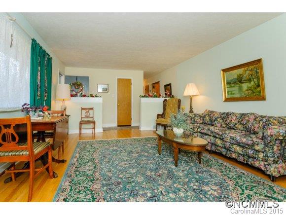 20 Deanwood Circle Asheville NC 28803