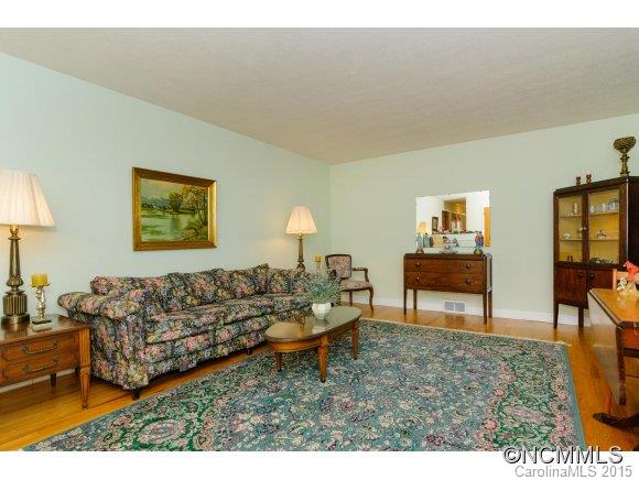 20 Deanwood Circle Asheville NC 28803