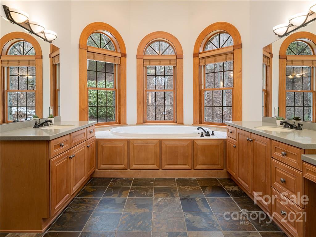 18 Fall Mountain Road Asheville NC 28803