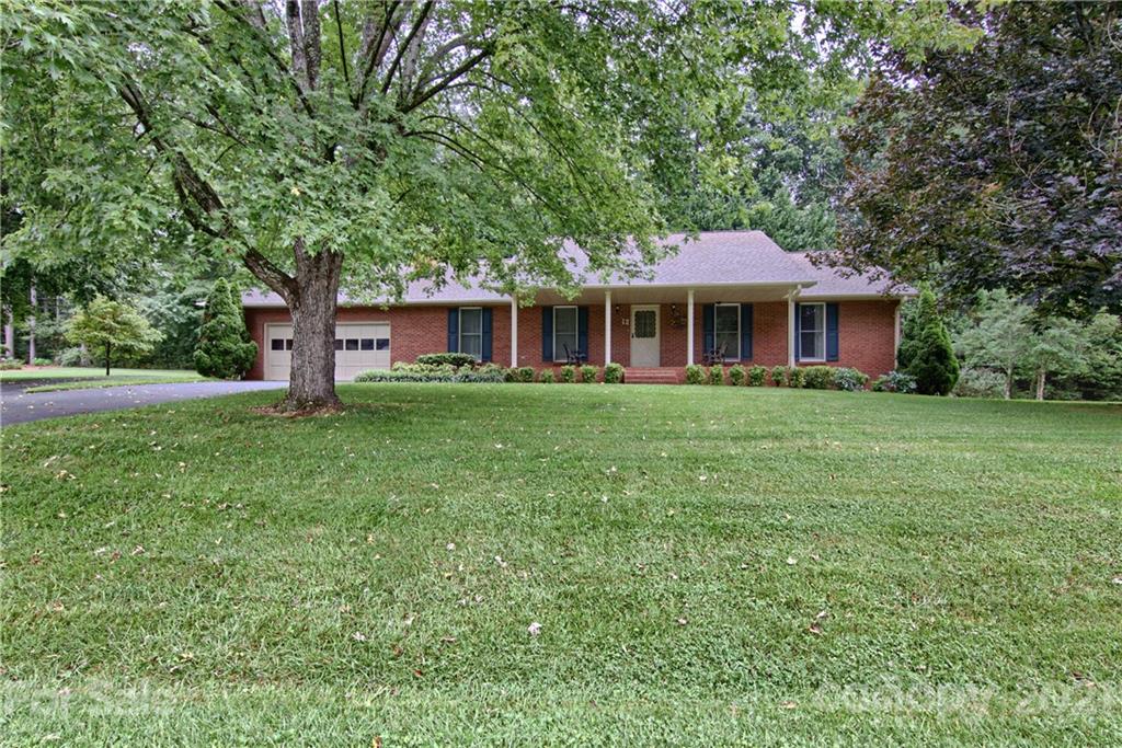 12 Clarion Drive Etowah NC 28729