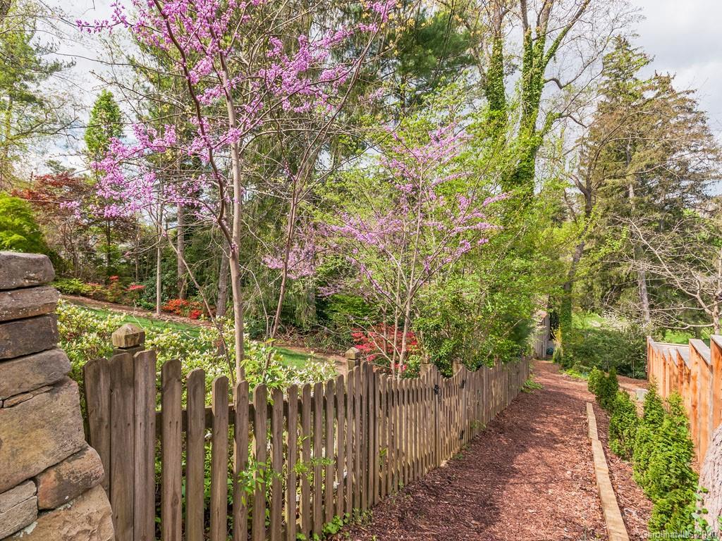16 Baird Lane Asheville NC 28804