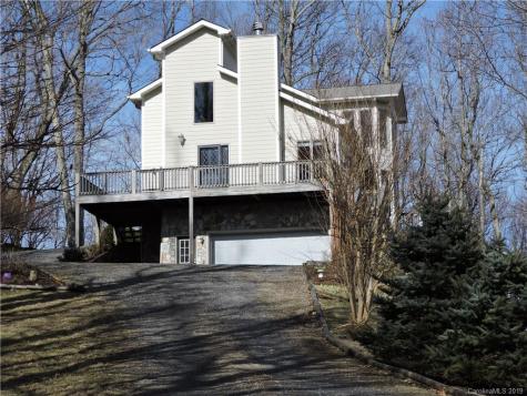 1374 Mountain View Road Burnsville NC 28714