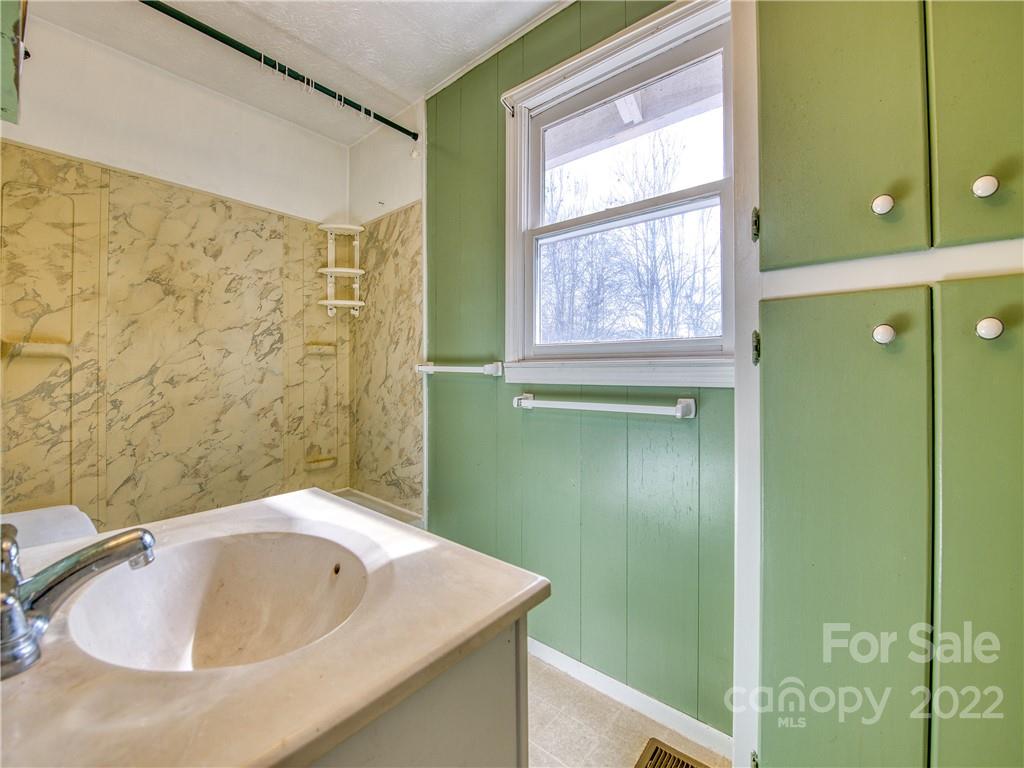 220 Center Pigeon Road Canton NC 28716