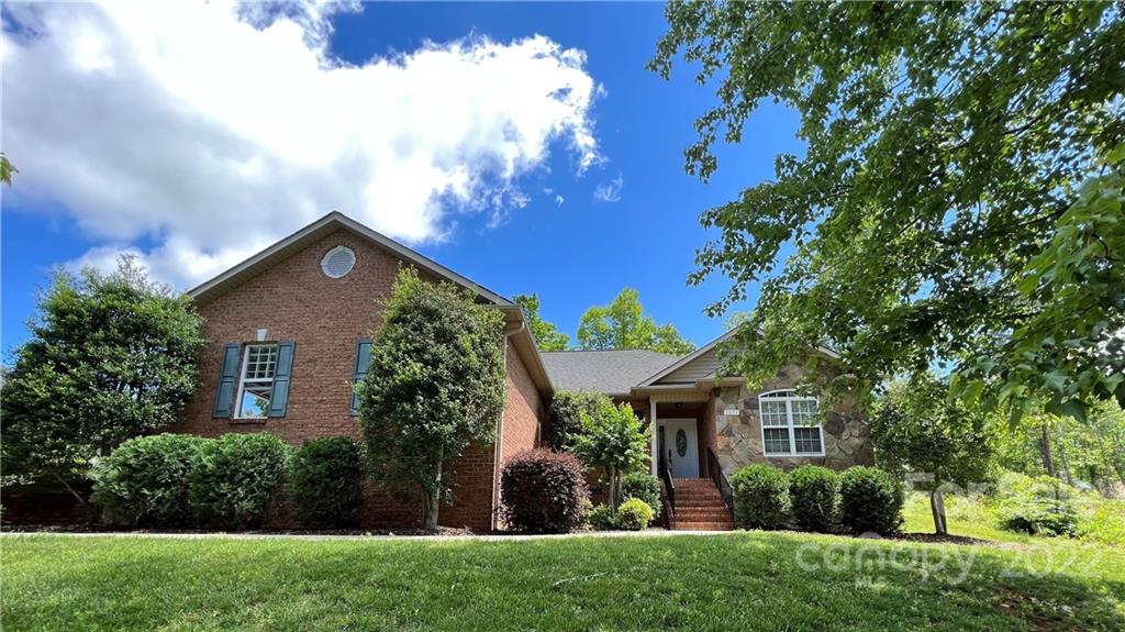1277 Kensington Circle Newton NC 28658