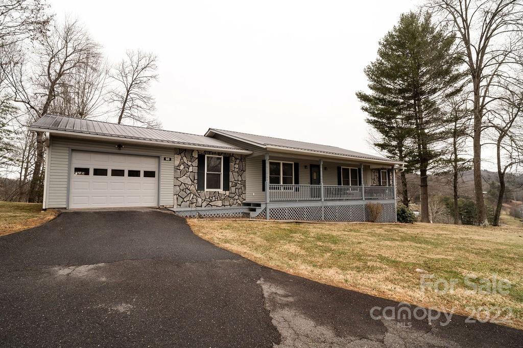 98 Cross Field Road Burnsville NC 28714