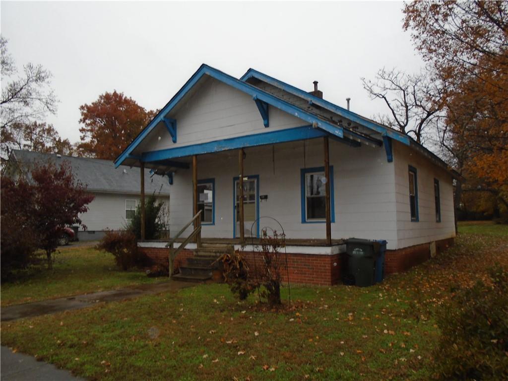 1619 B Avenue Se Hickory NC 28602