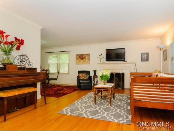 8 Valle Vista Asheville NC 28804