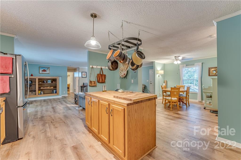 48 Country Gardens Lane Asheville NC 28806