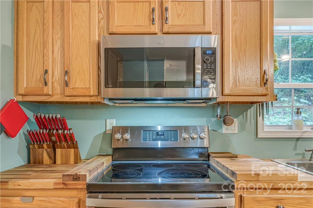 48 Country Gardens Lane Asheville NC 28806