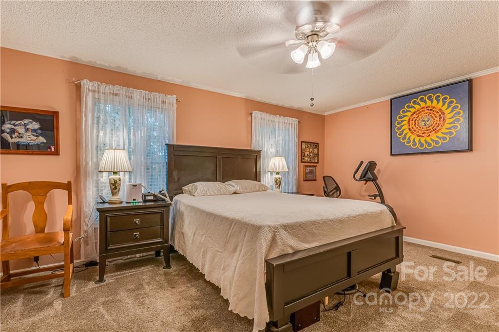 48 Country Gardens Lane Asheville NC 28806