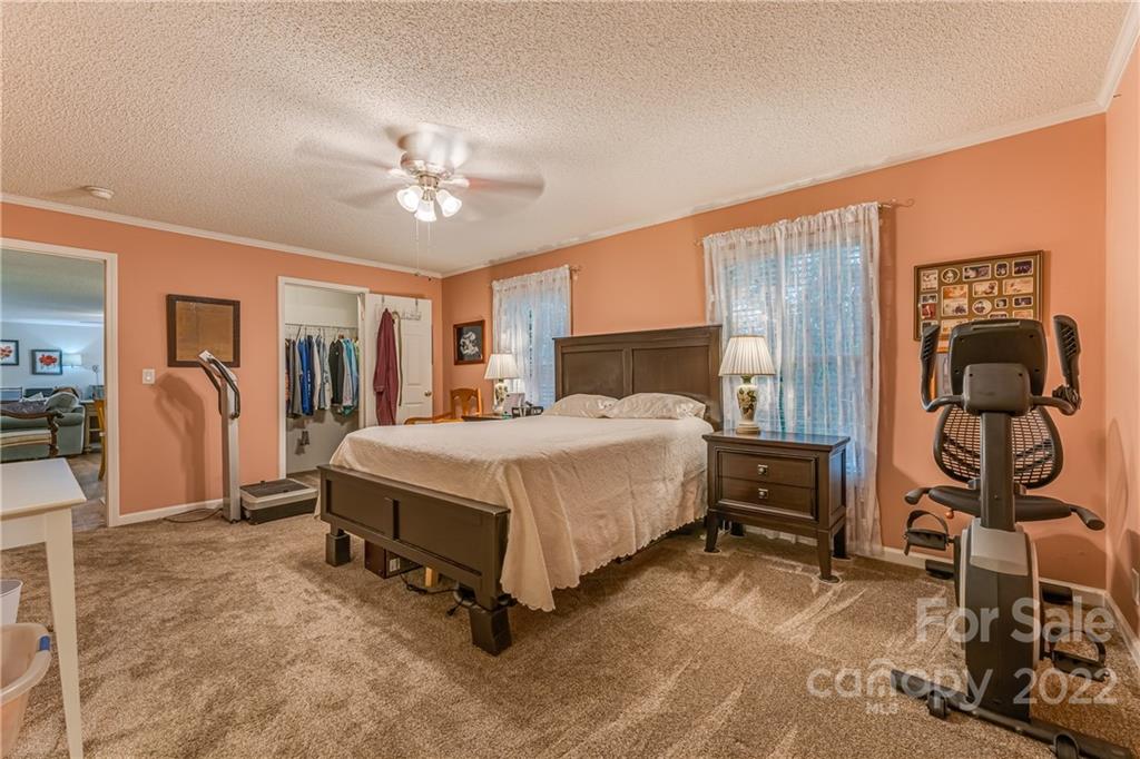 48 Country Gardens Lane Asheville NC 28806