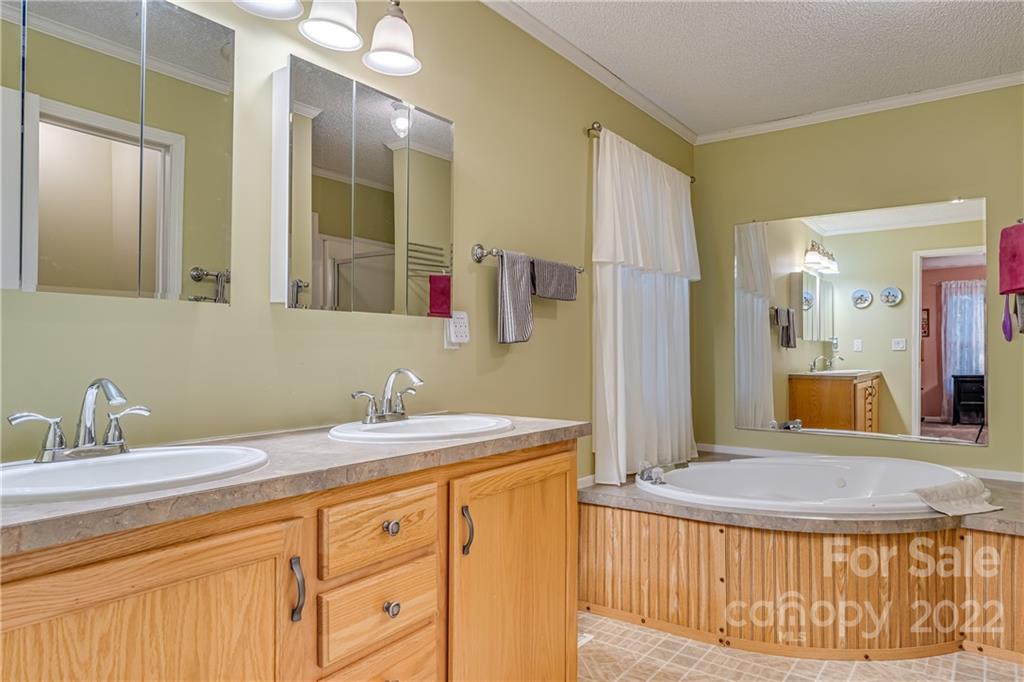 48 Country Gardens Lane Asheville NC 28806