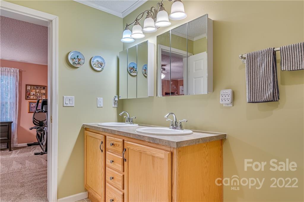 48 Country Gardens Lane Asheville NC 28806
