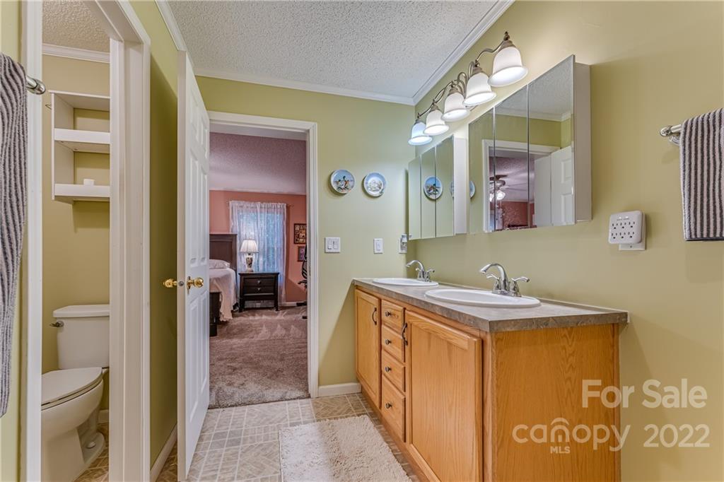 48 Country Gardens Lane Asheville NC 28806