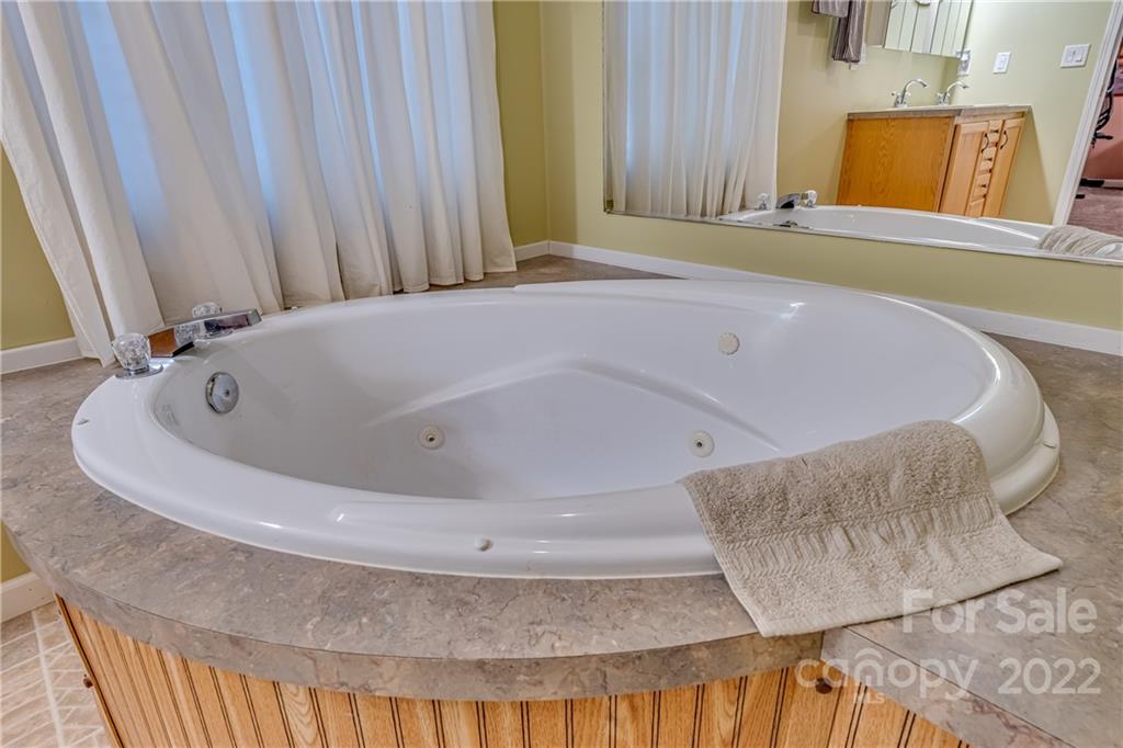 48 Country Gardens Lane Asheville NC 28806