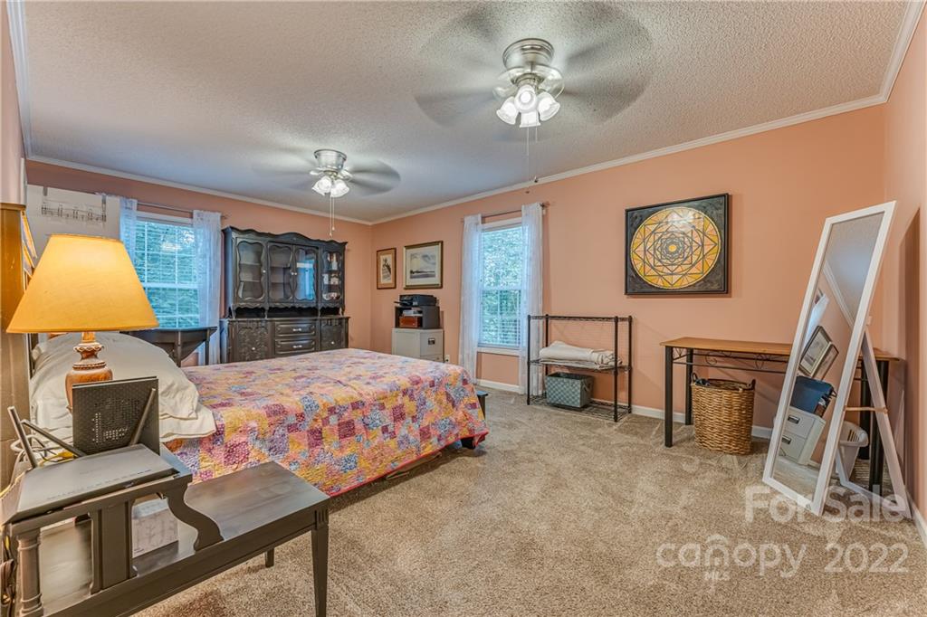 48 Country Gardens Lane Asheville NC 28806