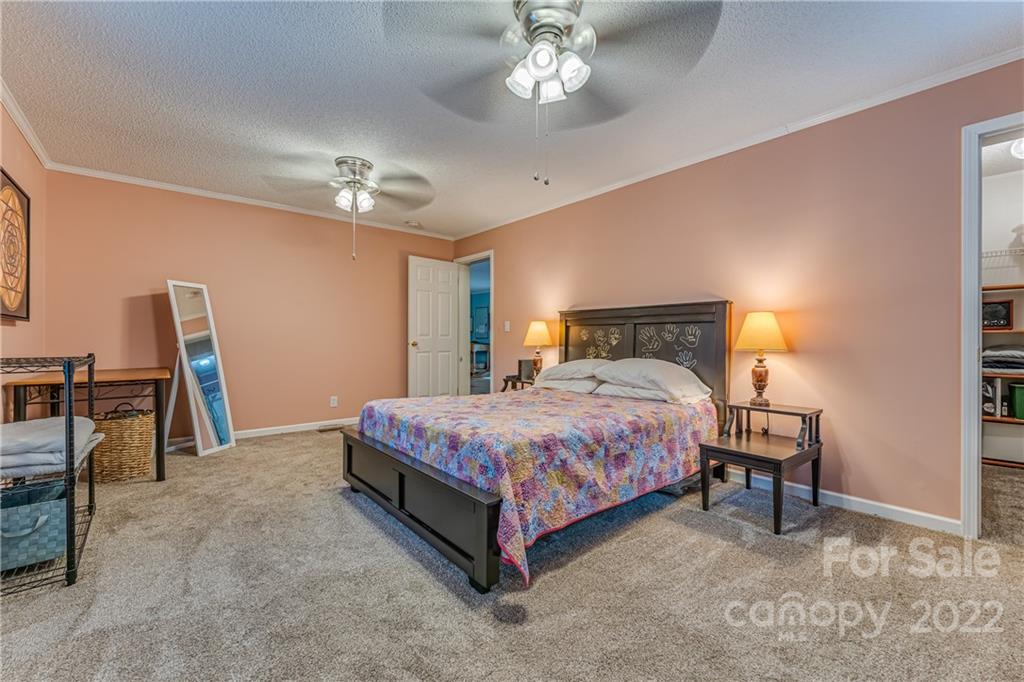 48 Country Gardens Lane Asheville NC 28806