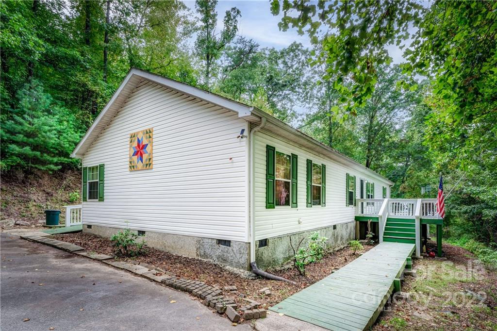 48 Country Gardens Lane Asheville NC 28806