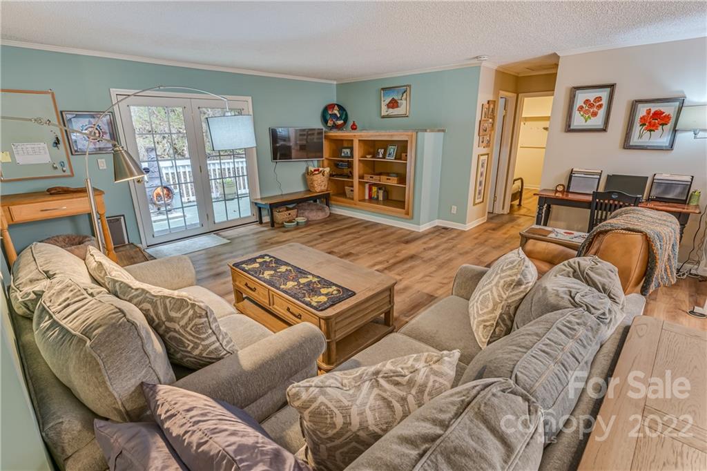 48 Country Gardens Lane Asheville NC 28806