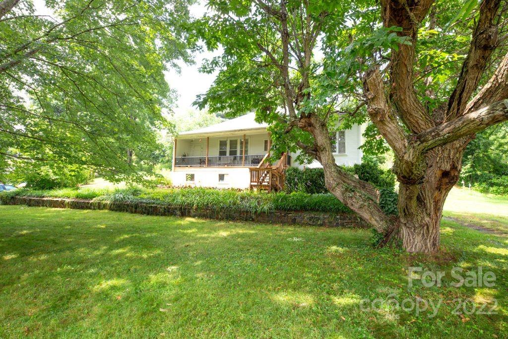 206 Glendale Avenue Burnsville NC 28714