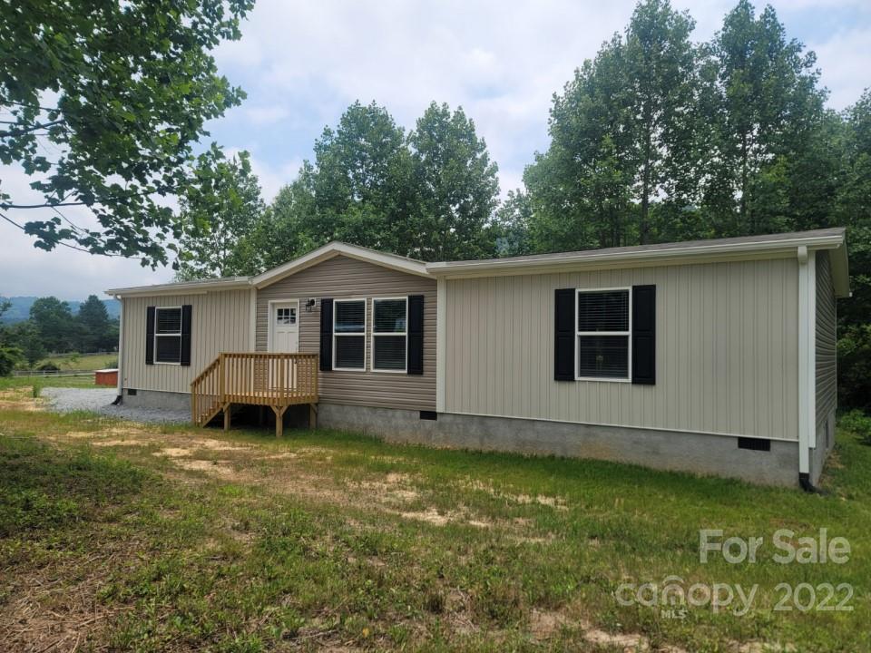 16 Moss Lane Hendersonville NC 28792