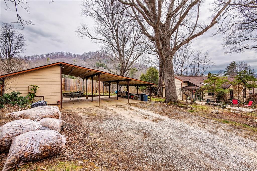 18 Mission Lane Fairview NC 28730