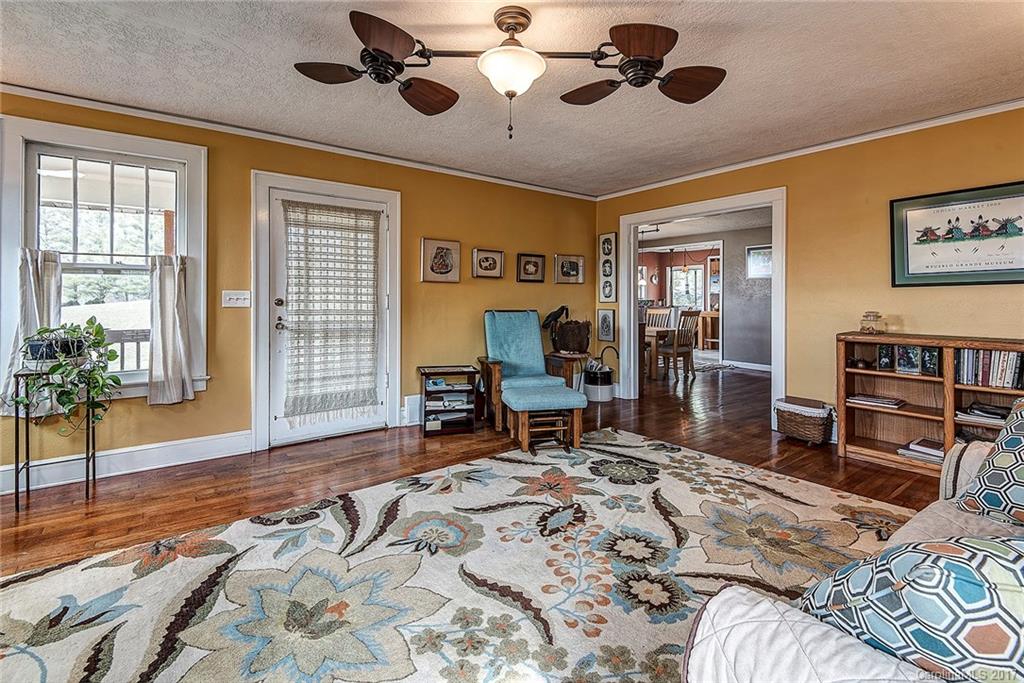 18 Mission Lane Fairview NC 28730