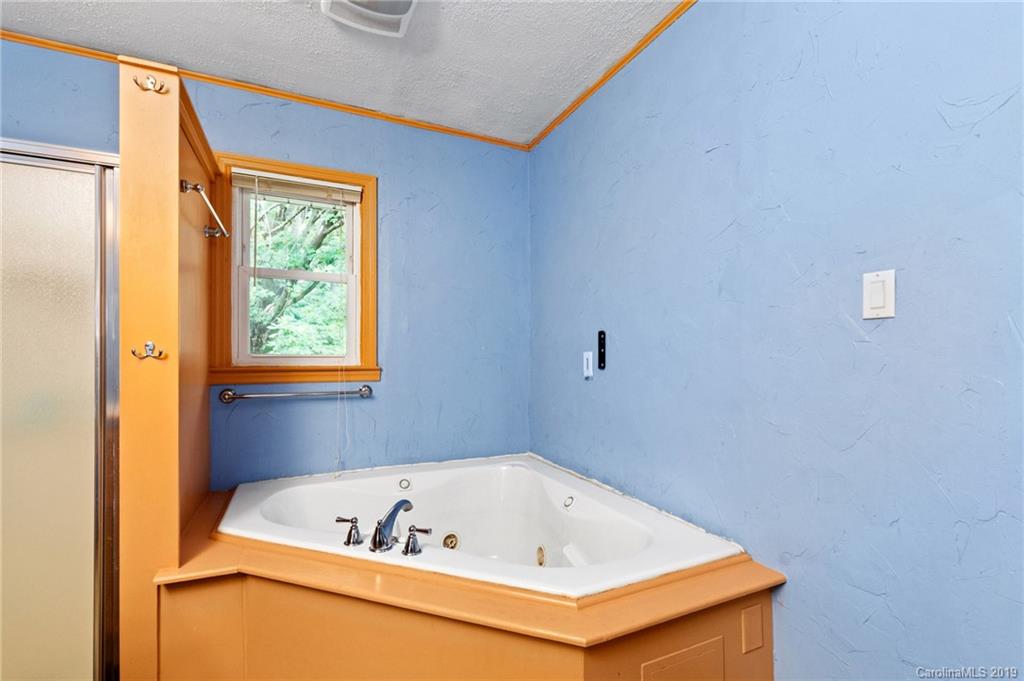 12 Starmount Drive Asheville NC 28806
